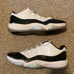 Jordan 11 low emerald